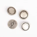 DROPS sagos su kilpele sidabro spalvos